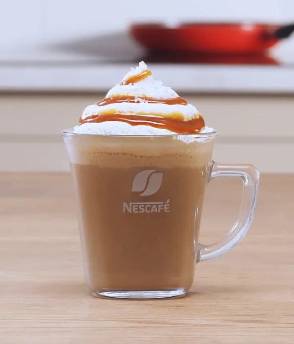 latte so slaným karamelom