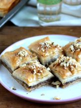 Sladka-baklava-z-medu-a-orechov